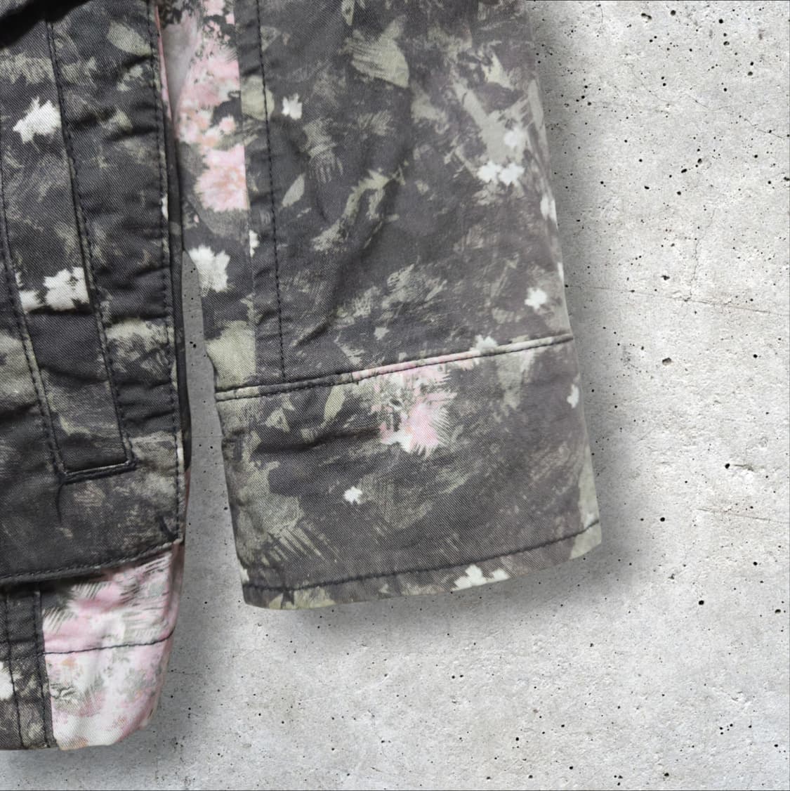 게스 체리블라썸 플라워 야상 자켓 (85/XS) 상품이미지4