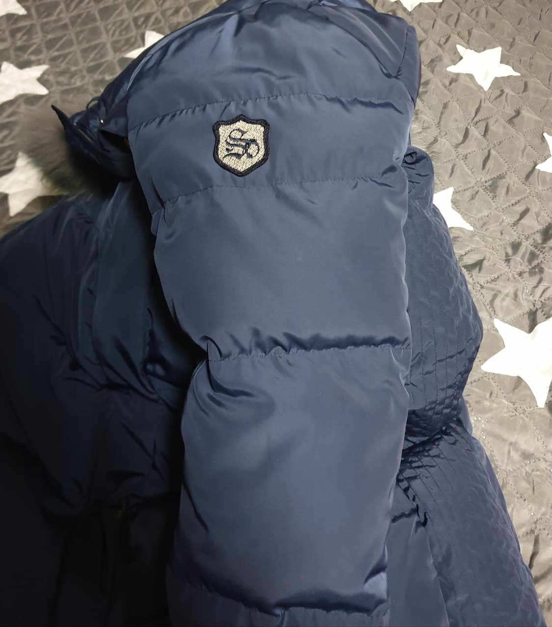 S SOLEZIA 벨티드 라쿤퍼 오리털 롱패딩 네이비 (55~66) 상품이미지3