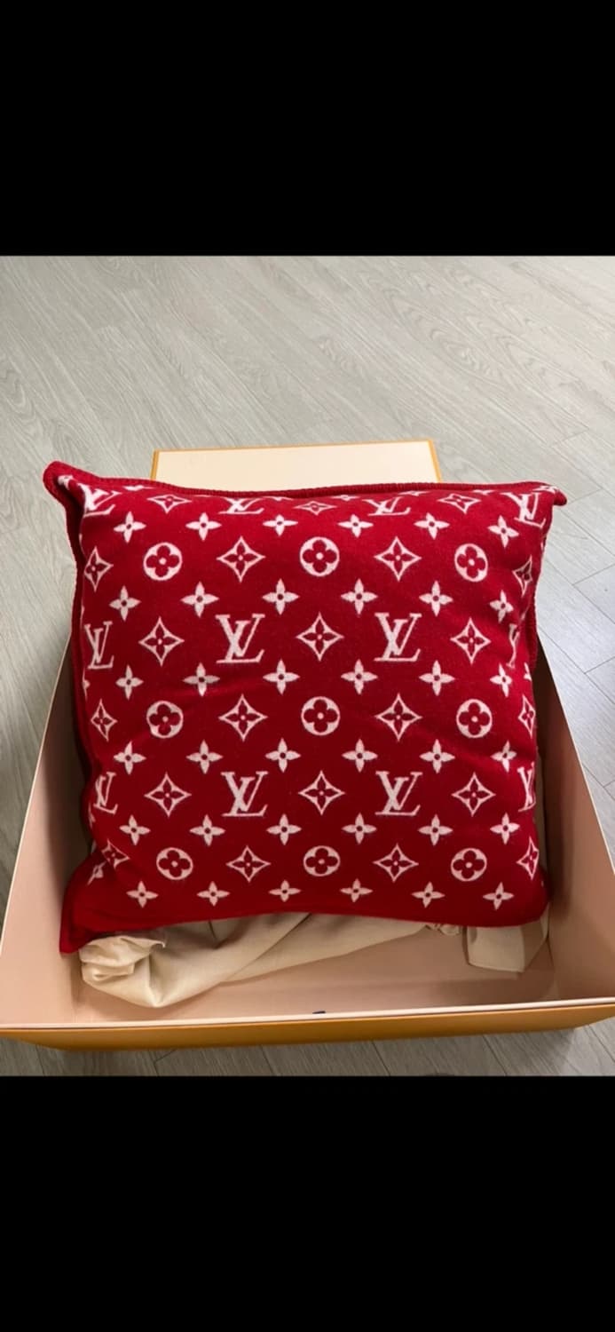 루이비통 x 슈프림 모노그램 쿠션 레드 새상품 상품이미지2