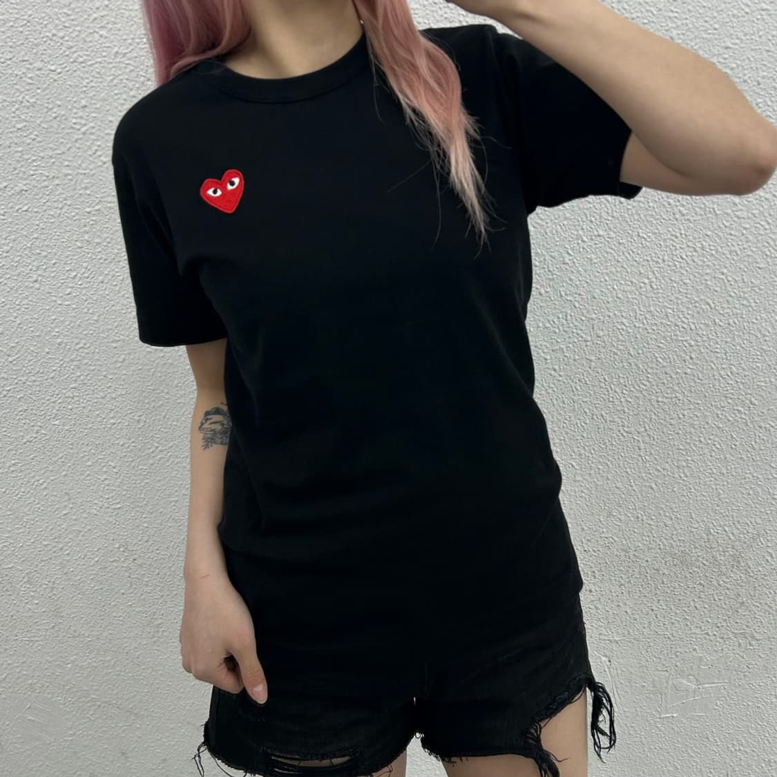 꼼데가르송 하트 와펜 블랙 반팔 S 상품이미지1