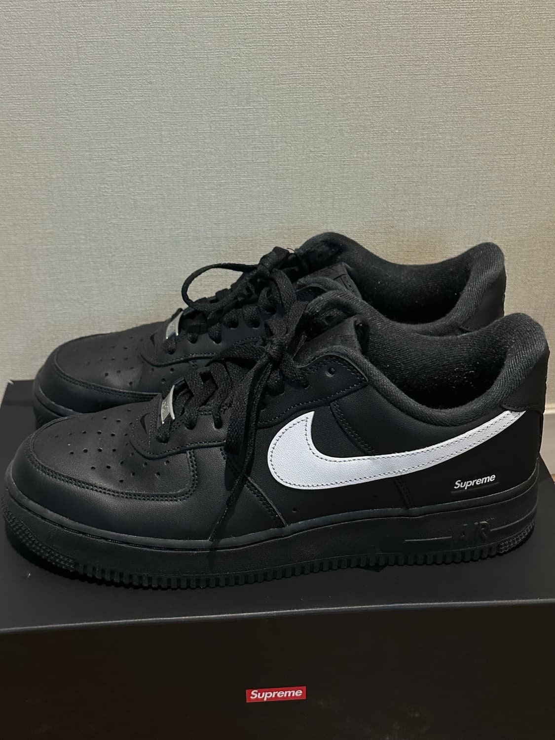 나이키 x 슈프림 에어포스 1 로우 블랙 상품이미지1