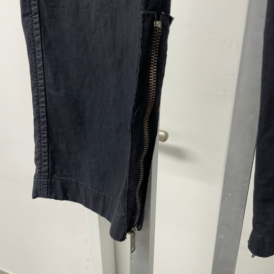 버버리 카고 팬츠 네이비 6(W) 상품이미지4