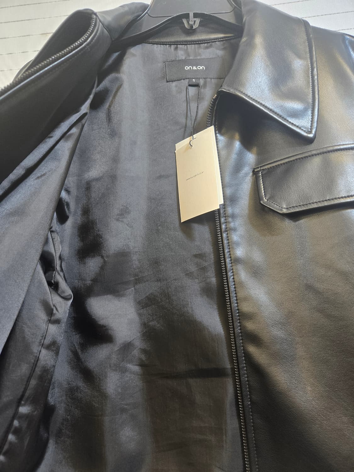온앤온 블랙 레더 크롭 자켓 상품이미지3