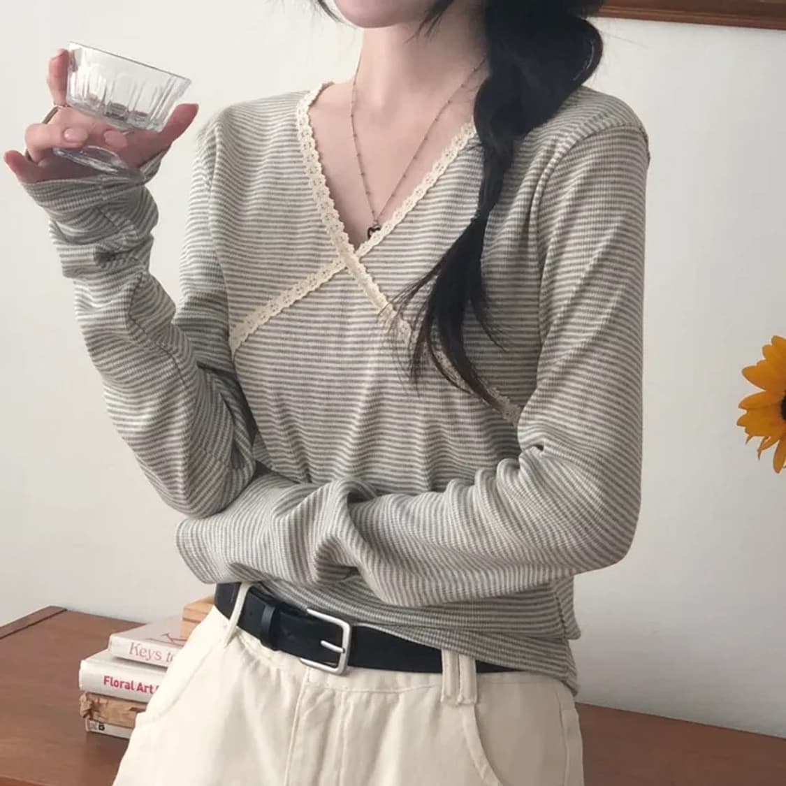 모어핏 레이스 스트라이프 브이넥 긴팔티 상품이미지3