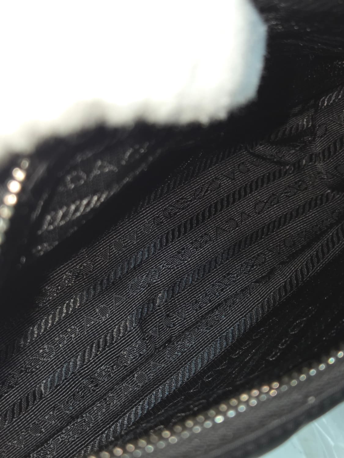 [새상품급, 25년식] 프라다 리나일론 테수토 은장 체인 호보백  상품이미지9