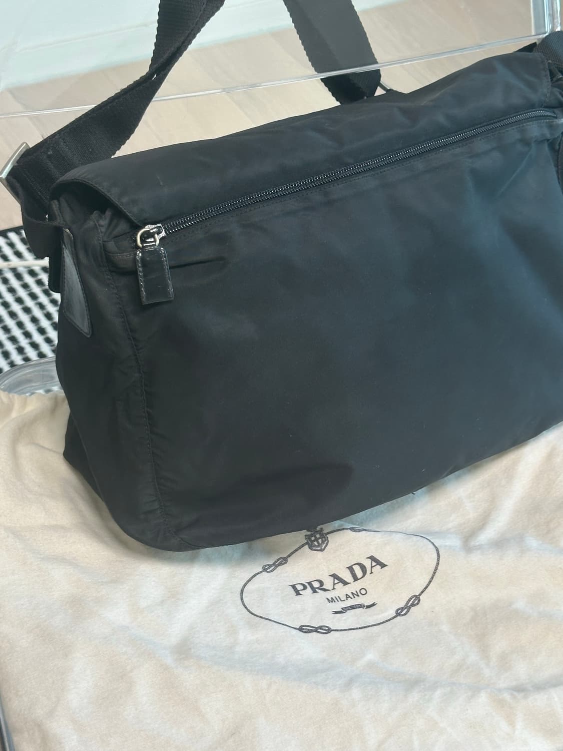 프라다 투버클 포코노 나일론 메신저백 크로스백 상품이미지8