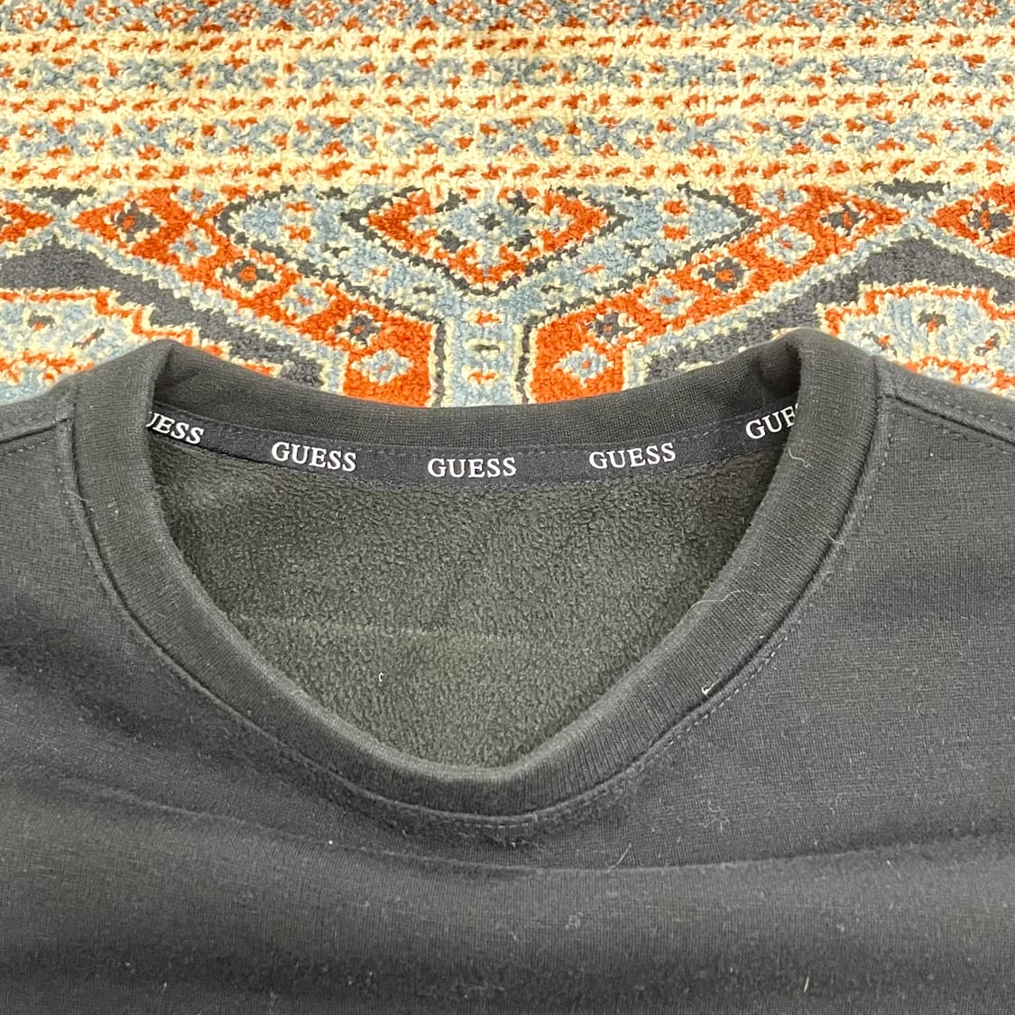 게스 자수로고 블랙 기모 맨투맨 티셔츠 여성S 상품이미지3