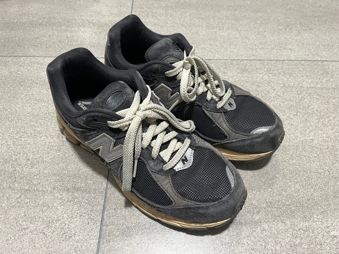 뉴발란스 2002R 스페셜 빈티지 블랙 그레이 상품이미지1