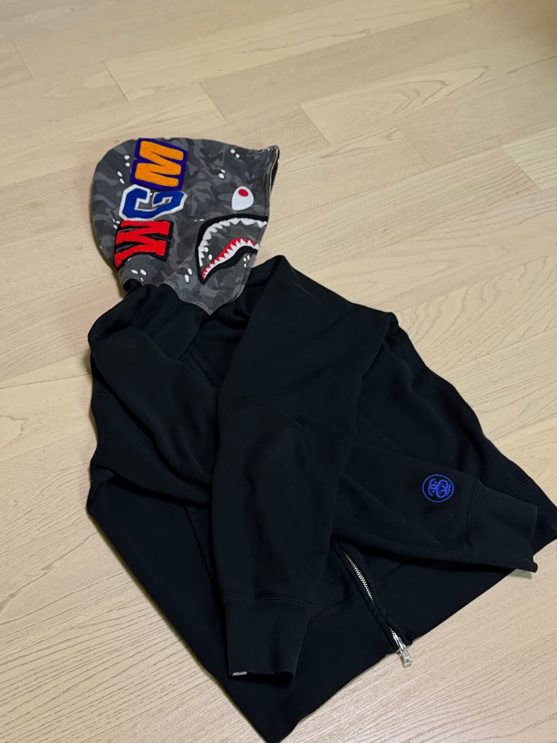 베이프 x 스투시 콜라보 샤크 후드집업 상품이미지2