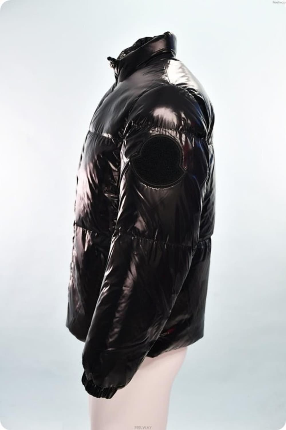 몽클레어 유광 패딩 제품 코드 = E20914196355 68950 상품이미지2