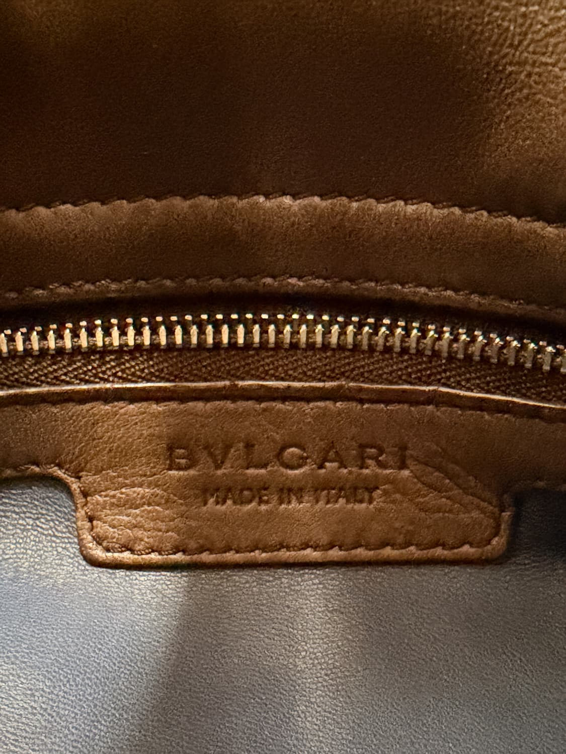 불가리 트위스트 플리츠 나파 레더 토트백 상품이미지9