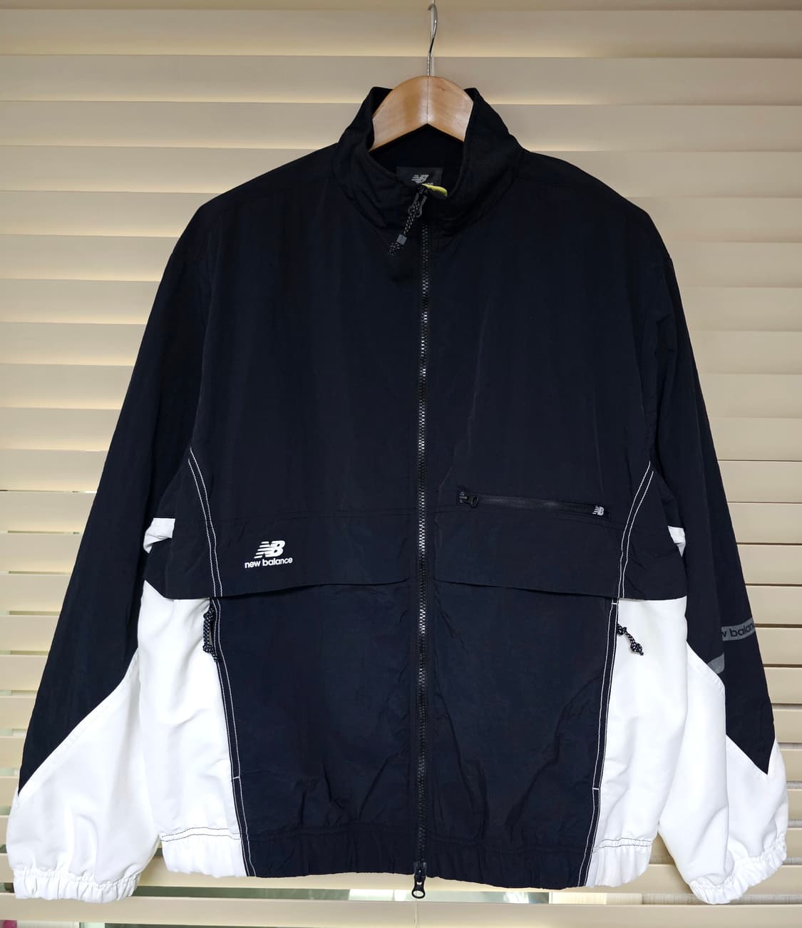 뉴발란스 블랙/화이트 바람막이 자켓 XXL(110) 상품이미지1