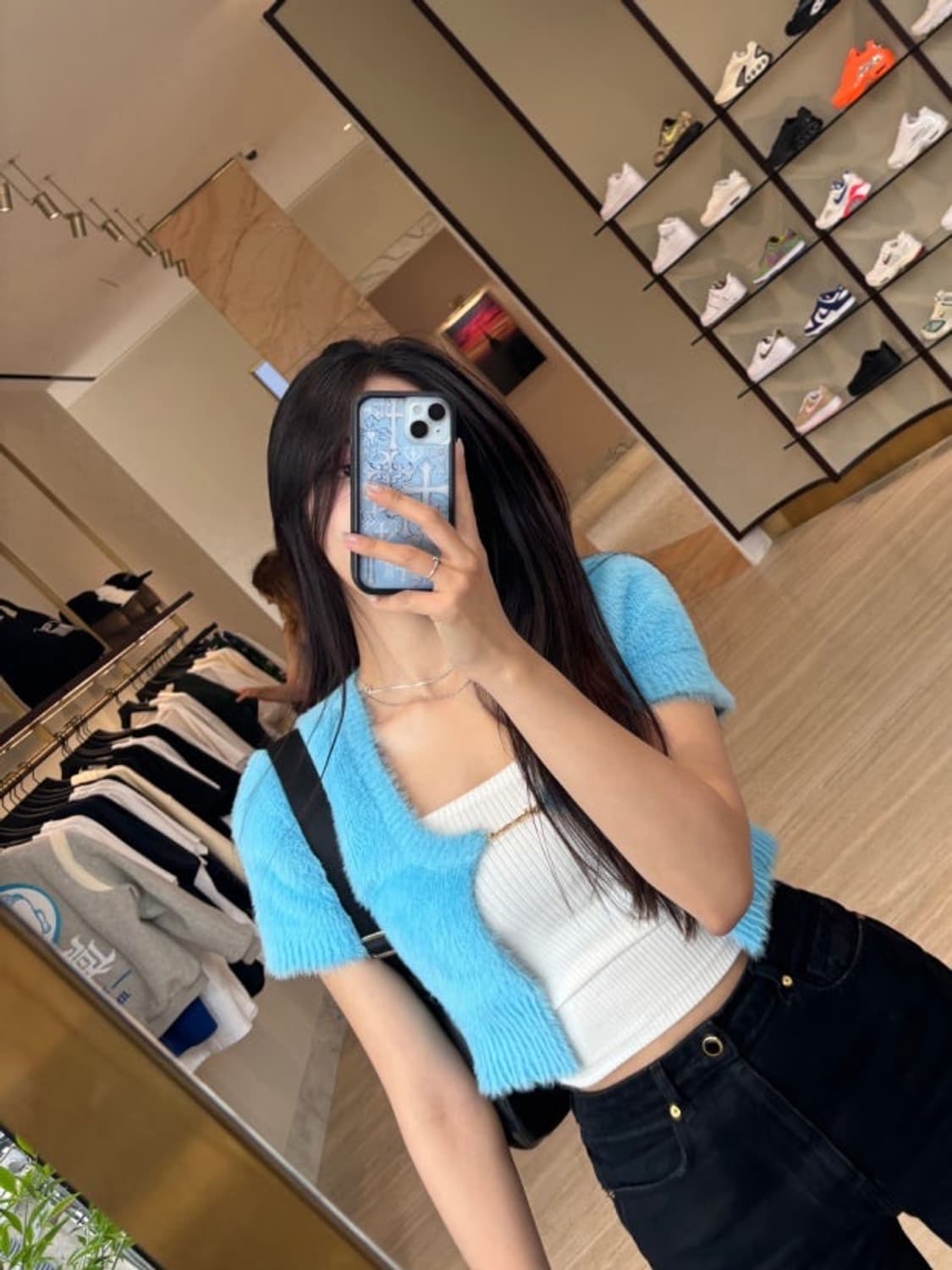 자크뮈스 22SS 라 마이유 네브 플러피 참 로고 가디건 라이트 블루 상품이미지8