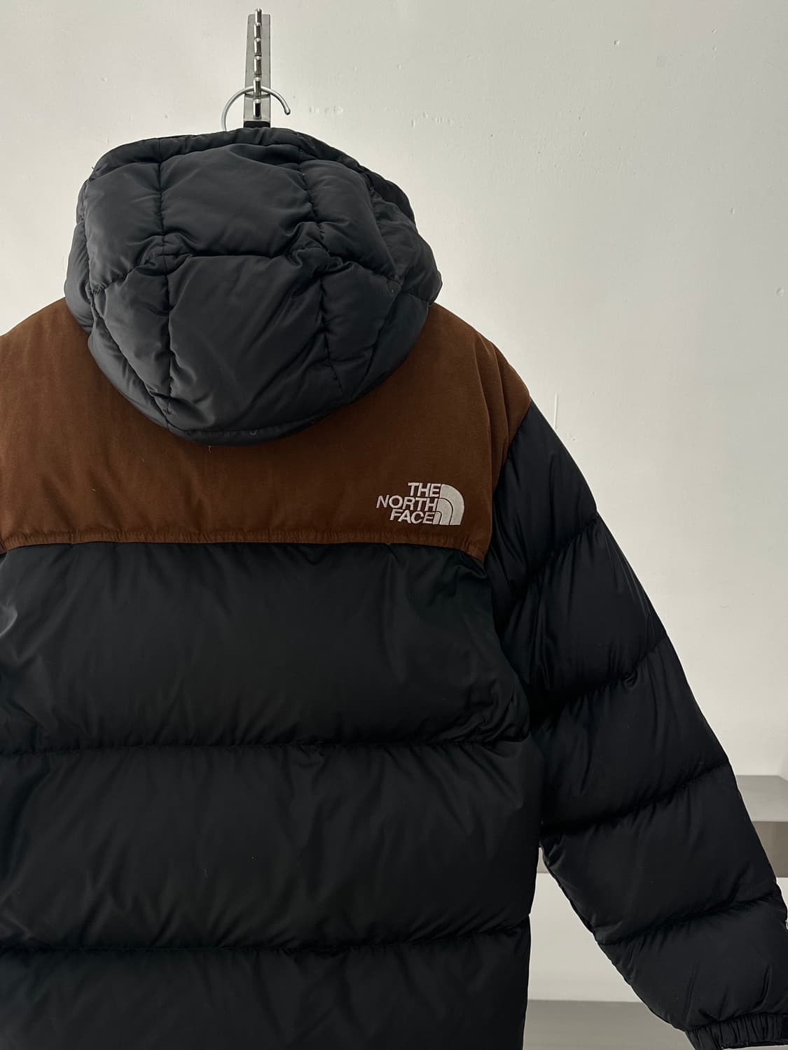 노스페이스 700 LTD 블랙/브라운 눕시 패딩  상품이미지5