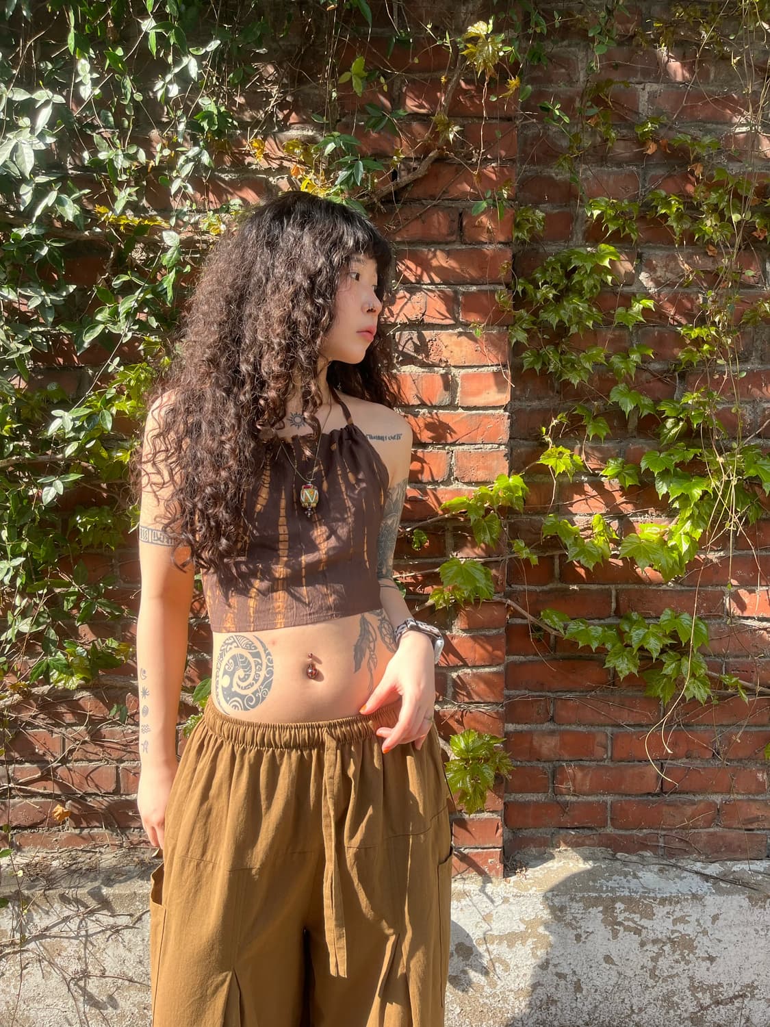 브라운 타이다이 홀터넥 탑 상품이미지1