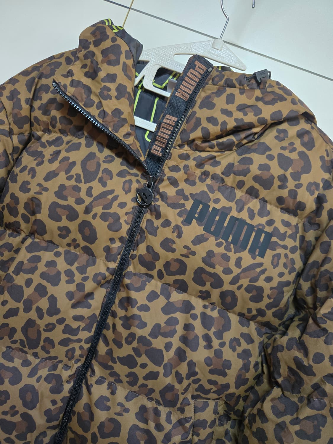 푸마 레오파드 여성 패딩 상품이미지2