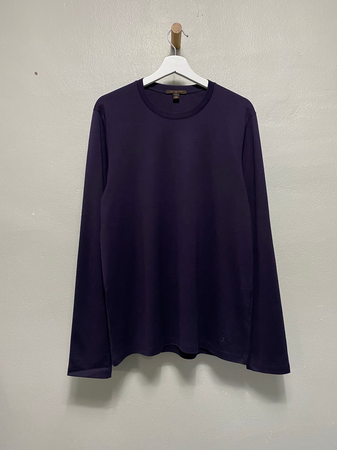 루이비통 자수로고 긴팔 티셔츠 상품이미지1