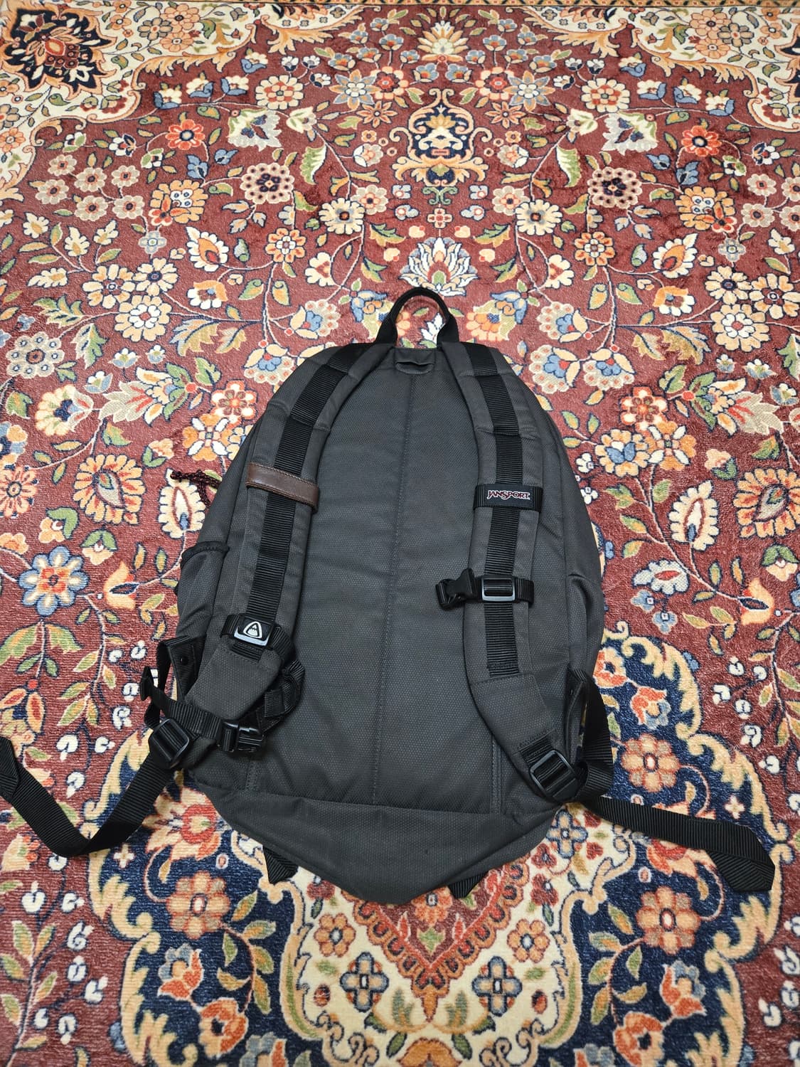 [JANSPORT] 잔스포츠 아웃사이드 스모크 시그널 - 다크 그레이 상품이미지5