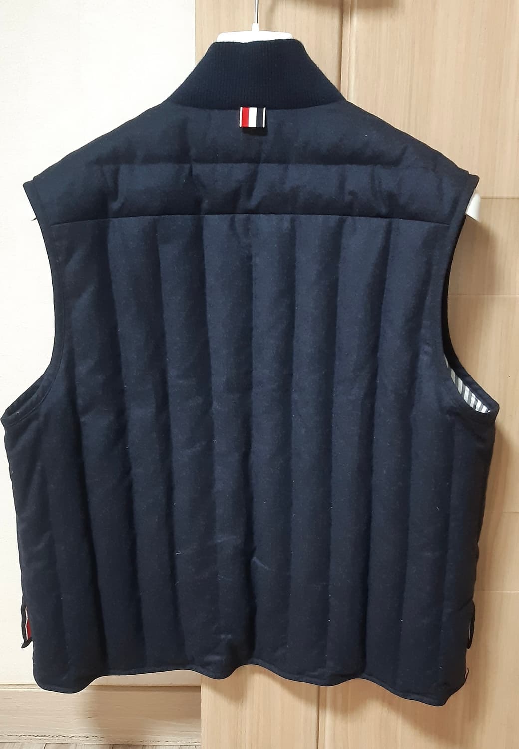 톰브라운 패딩 조끼  상품이미지2