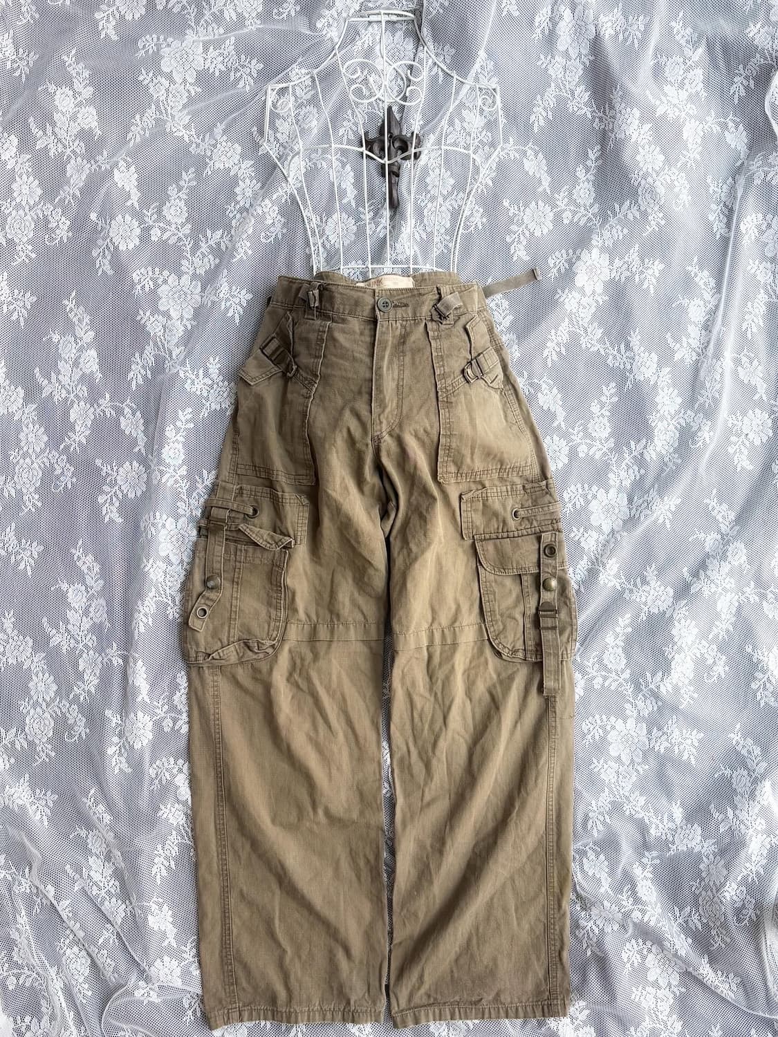 Beige Multi-Pocket Detail Cargo Pants 상품이미지1