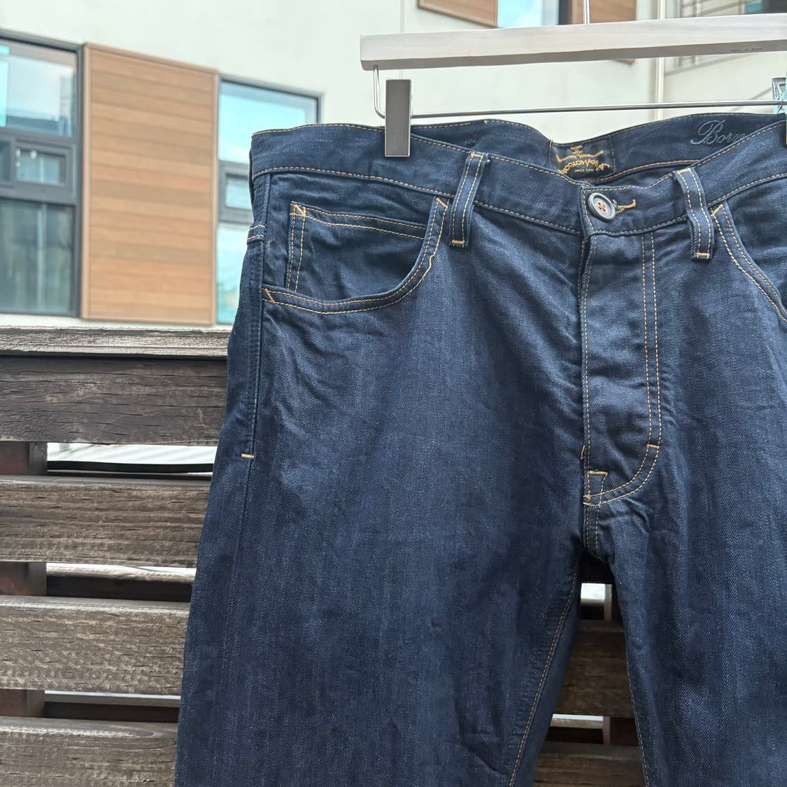 비비안웨스트우드 앵글로매니아 백 로고 프린트 레더 패치 데님 상품이미지7