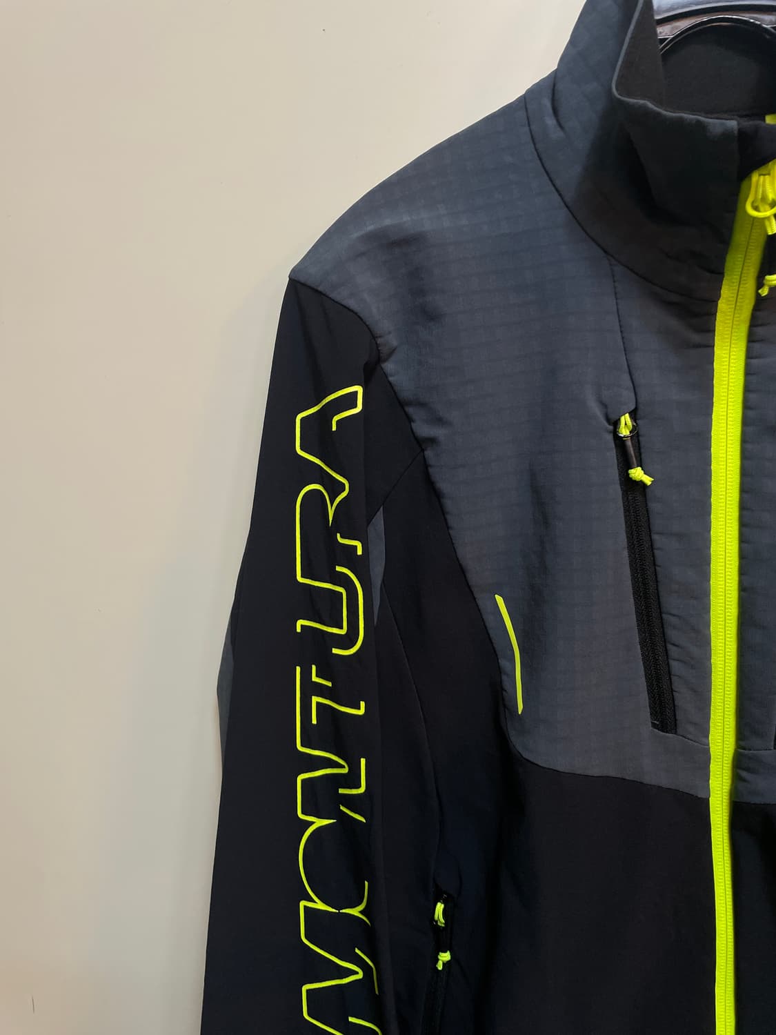 몬츄라 집업 상품이미지3