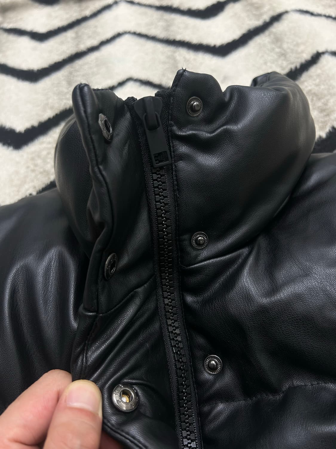 [한국M]ZARA 페이크레더 하이넥 패딩 베스트/블랙 상품이미지3
