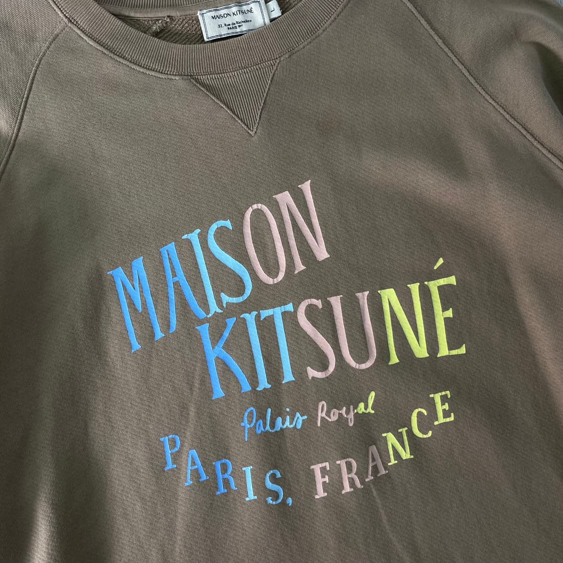 100 메종키츠네 24FW 빅로고 베이지 맨투맨 상품이미지2