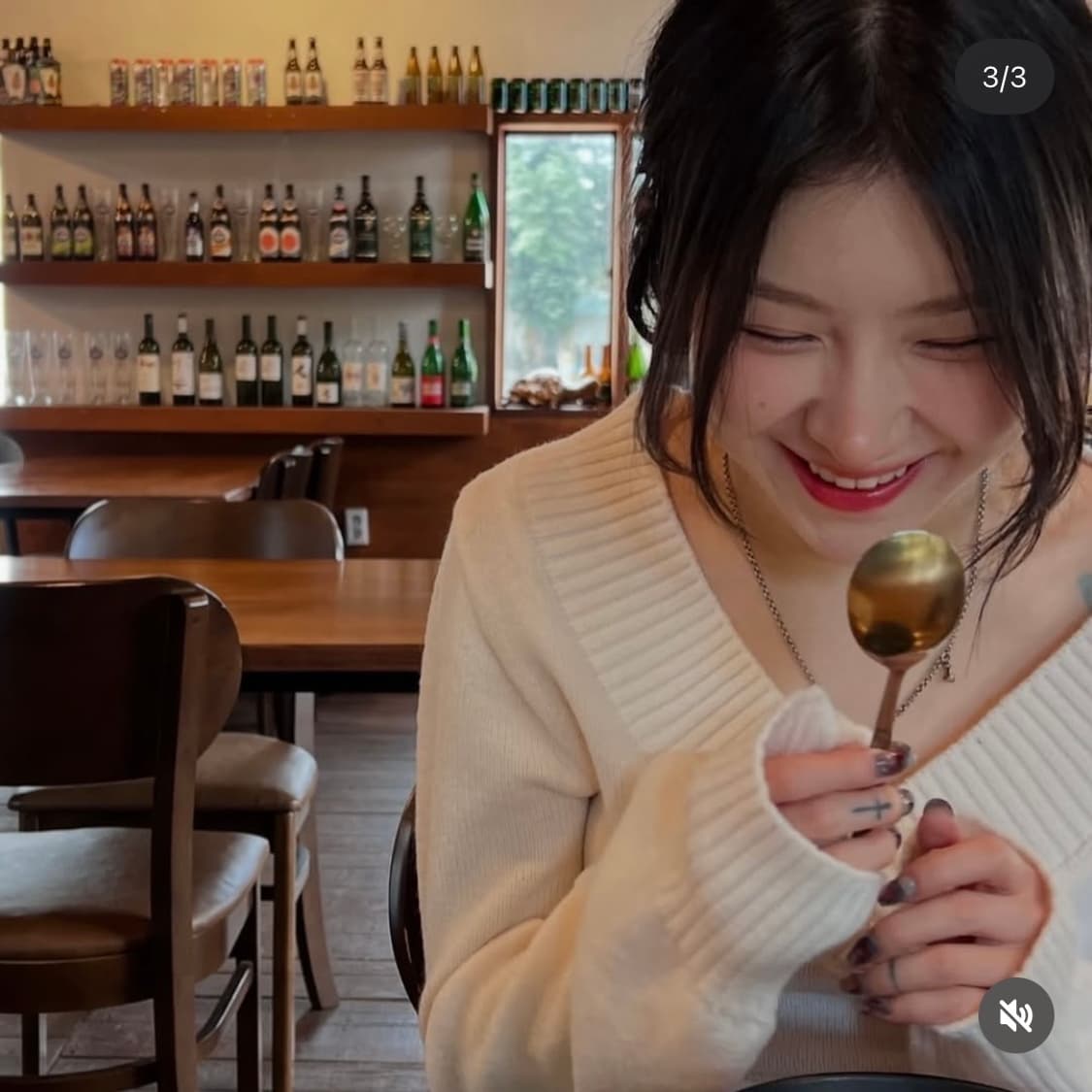 하이버넷 브이넥 니트 (백예린 착용) 상품이미지3