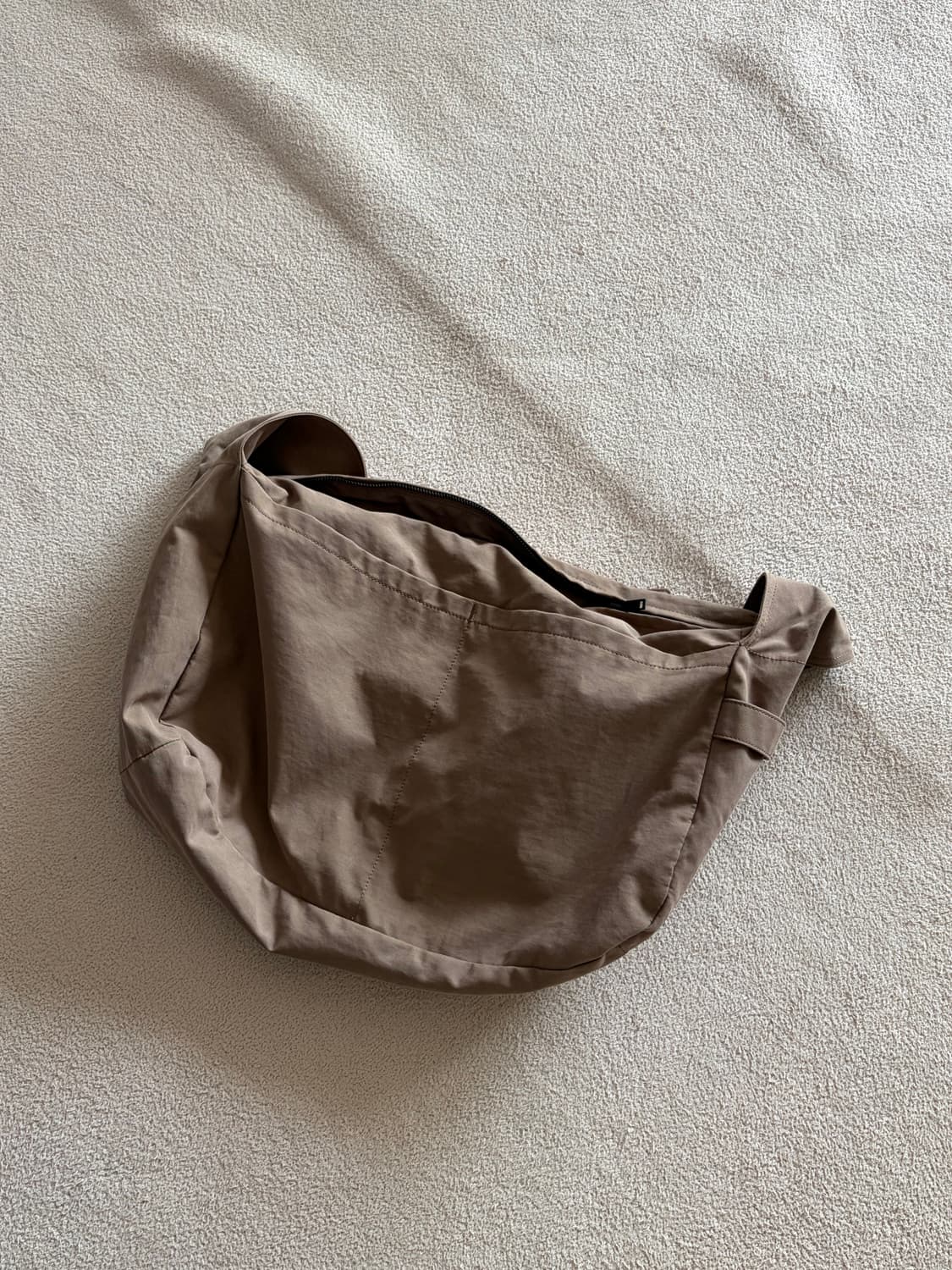 COS 호보 크로스백 상품이미지3