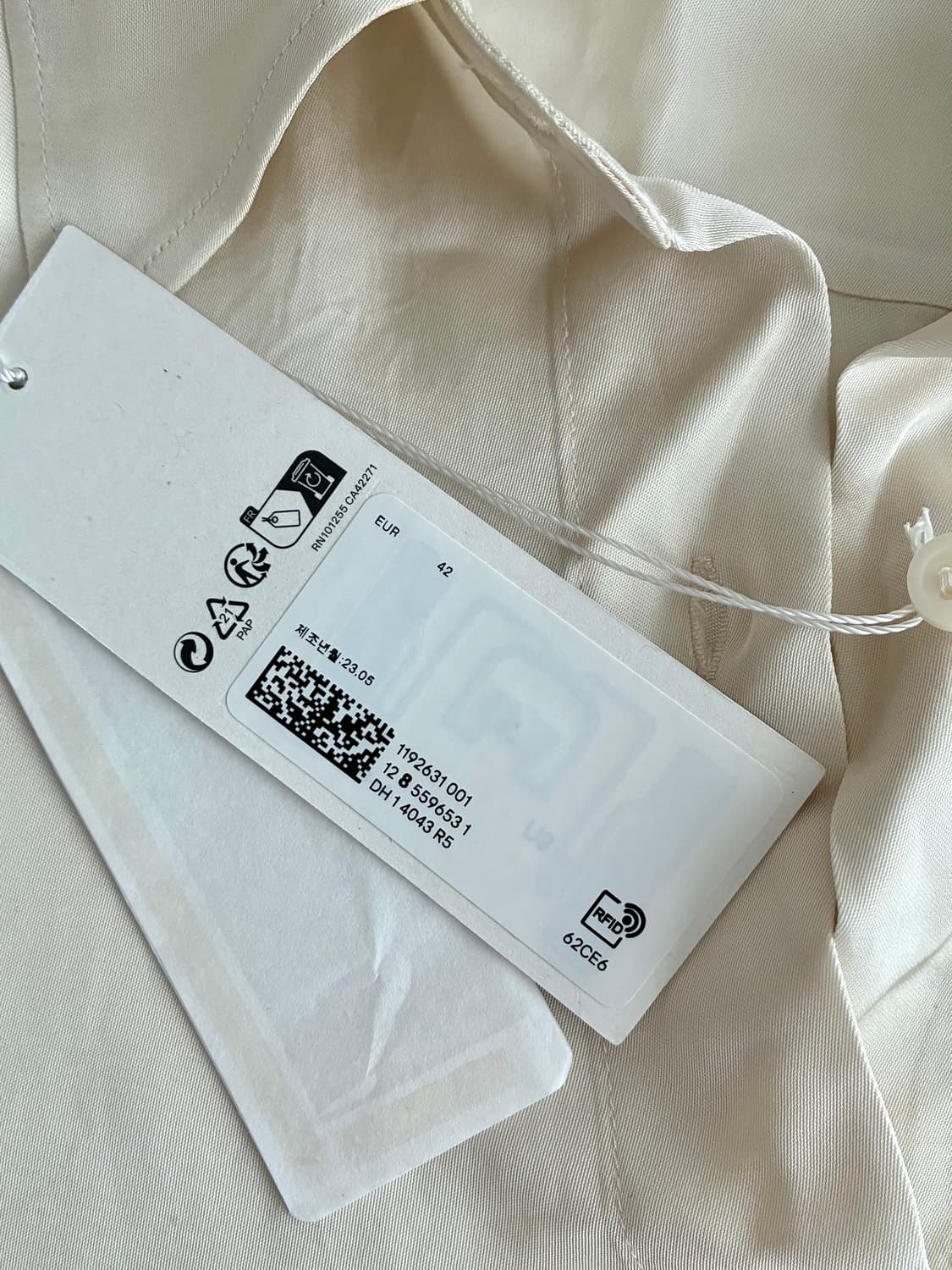 42) 새상품 아르켓 새틴 레이스 셔츠 크림 상품이미지5