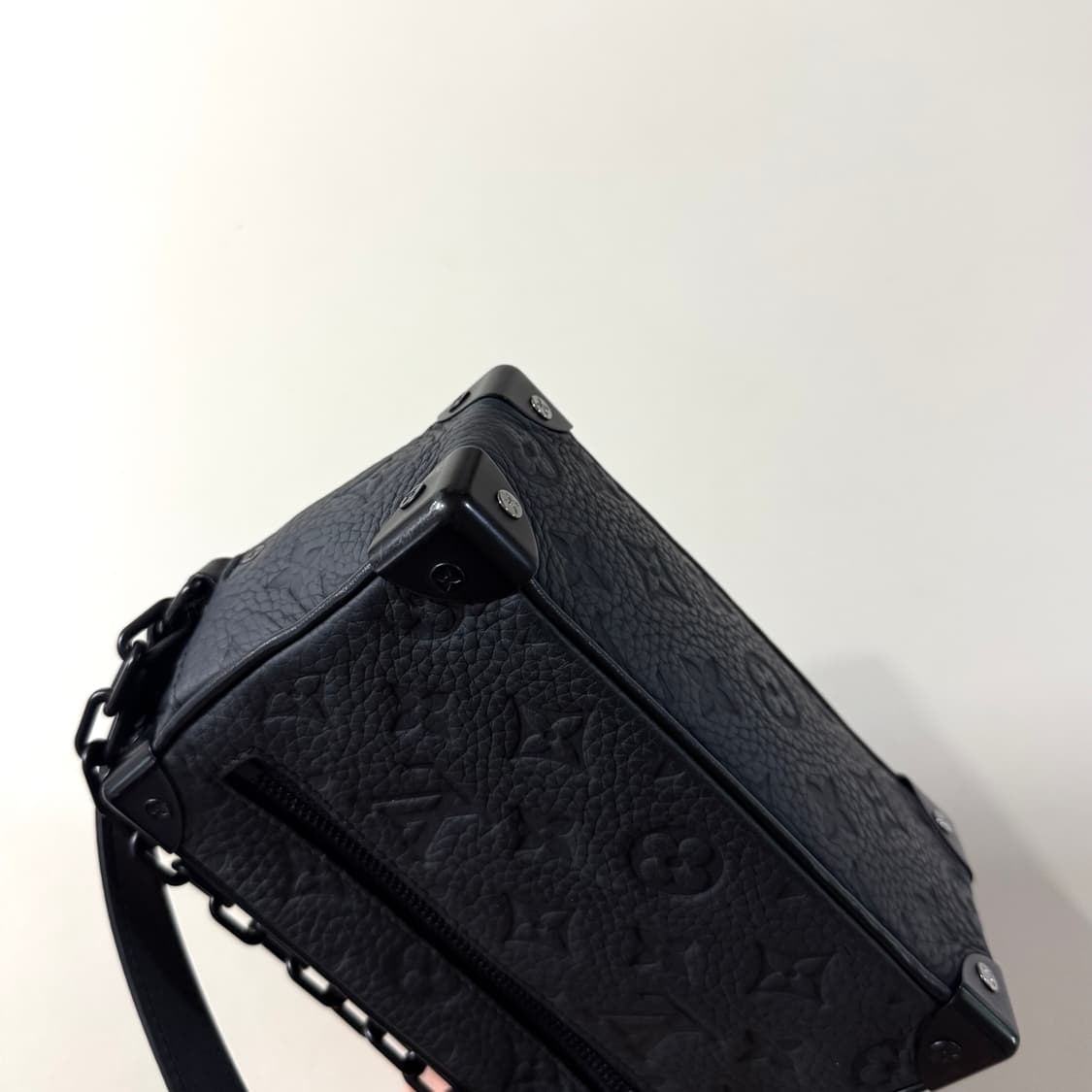 [정품/당일출고]루이비통 토뤼옹 소프트 트렁크 크로스백 상품이미지4