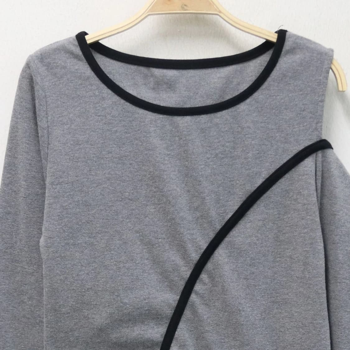 GRL 유니크 라인 원 숄더 오픈 긴팔 티셔츠 63192 상품이미지3