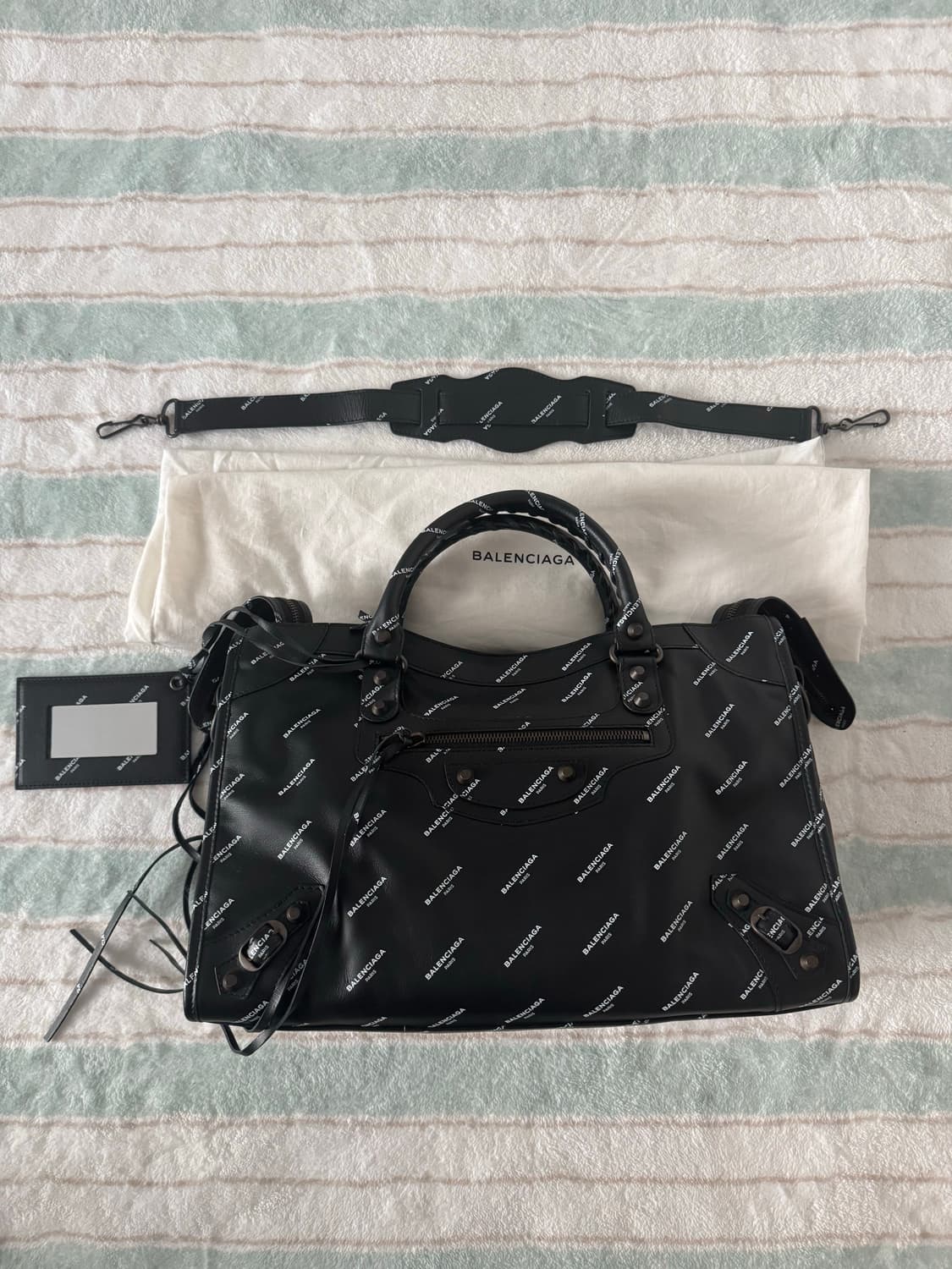 발렌시아가 모터백 미듐 블랙 상품이미지1