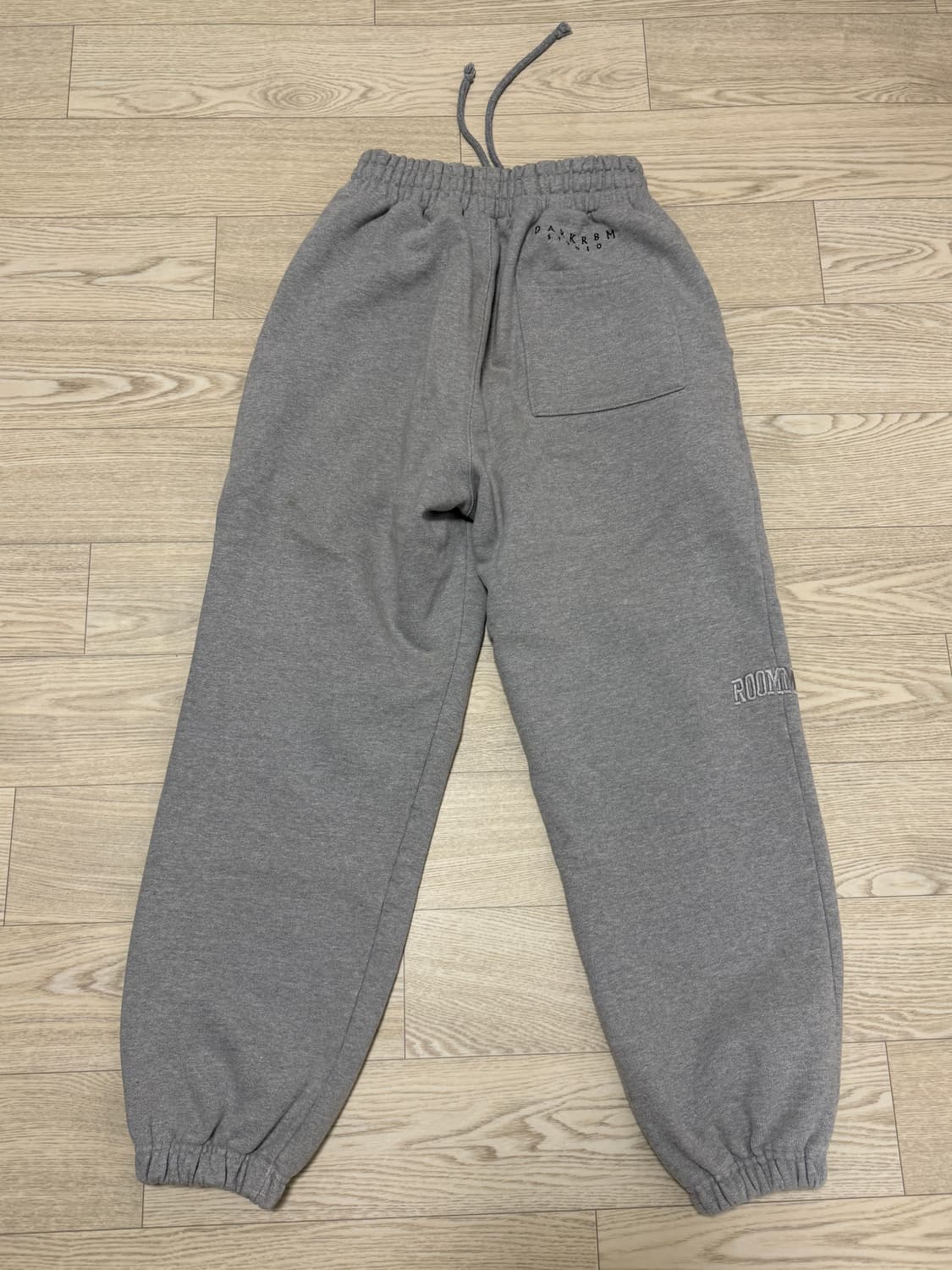 다크룸 스튜디오 스웻팬츠 m사이즈 상품이미지3