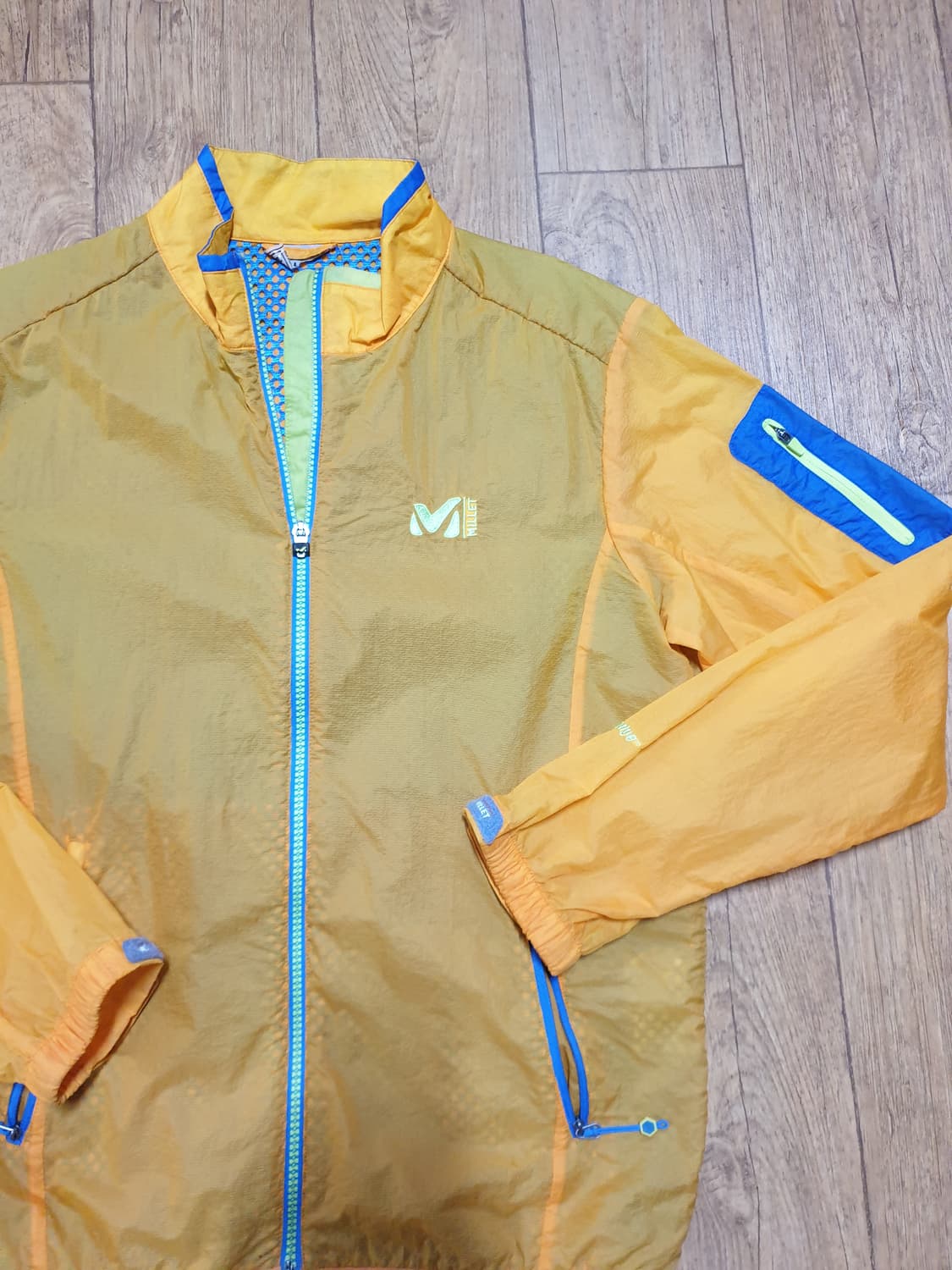 1210 밀레 아웃도어 바람막이 95 사이즈입니다 상품이미지3