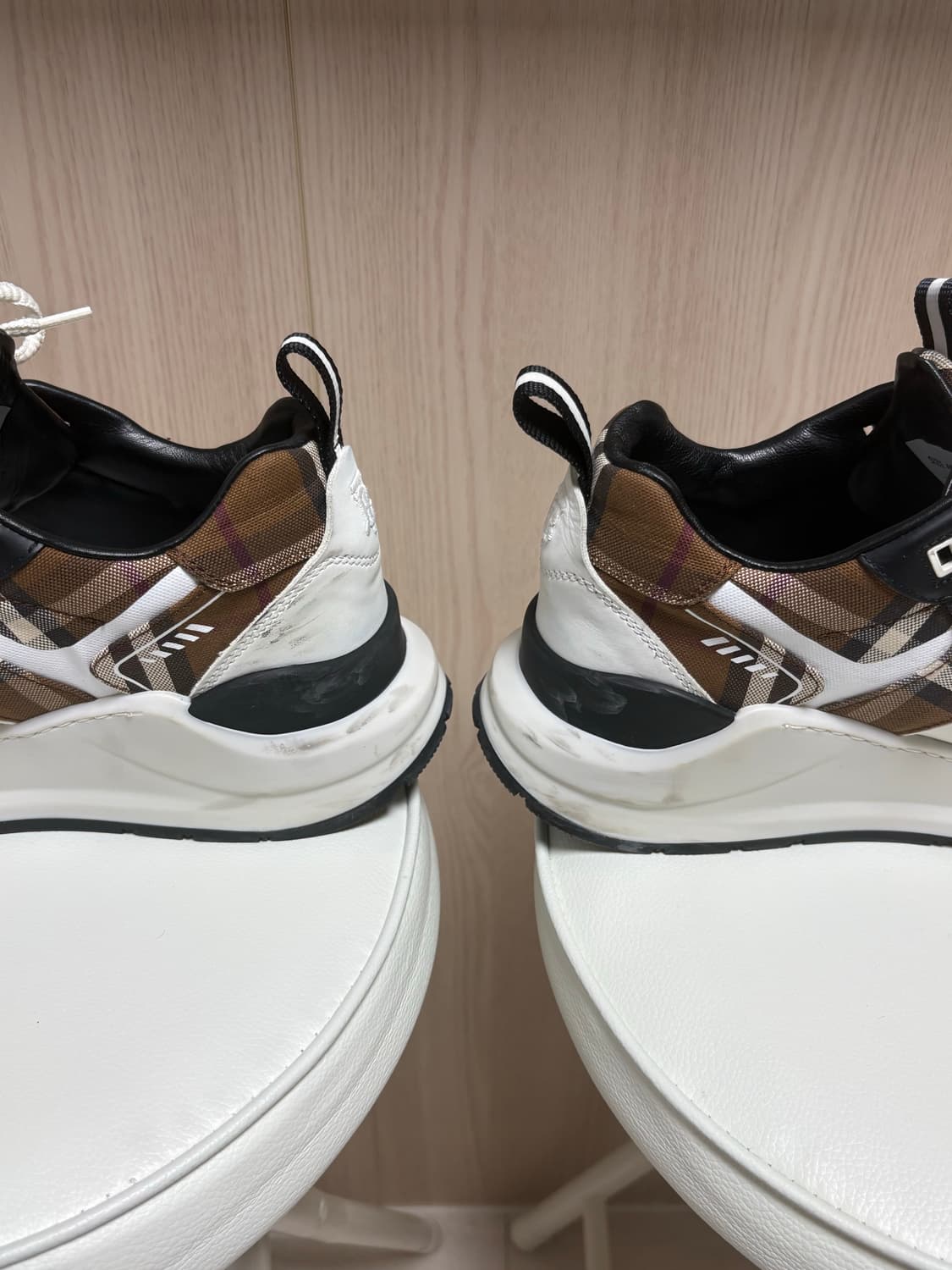 버버리 빈티지 체크 코튼 레더 스니커즈 다크 버치 브라운 상품이미지7