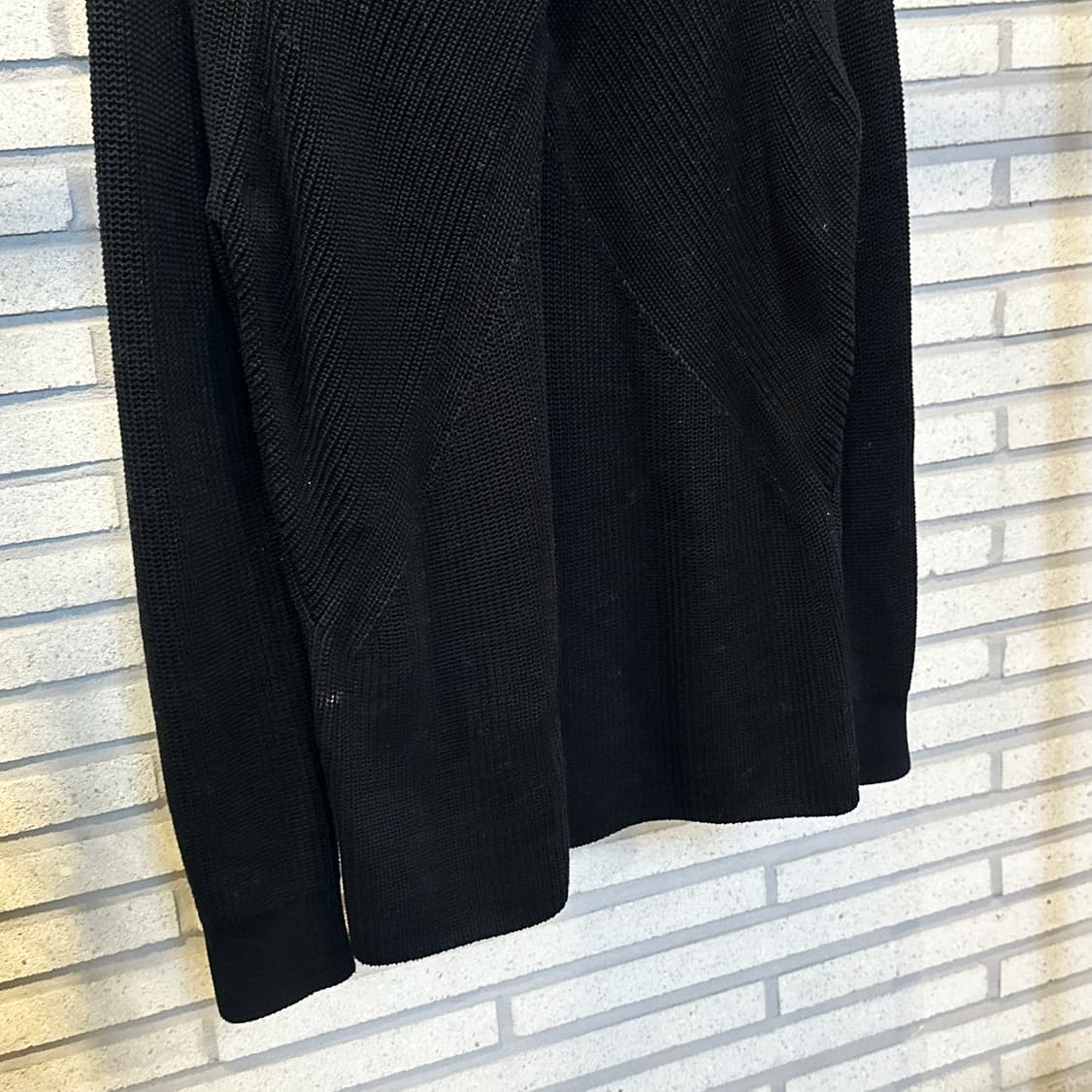 COS 코스 크로스넥 골지 롱 니트탑 매쉬 디테일 블랙 상품이미지5