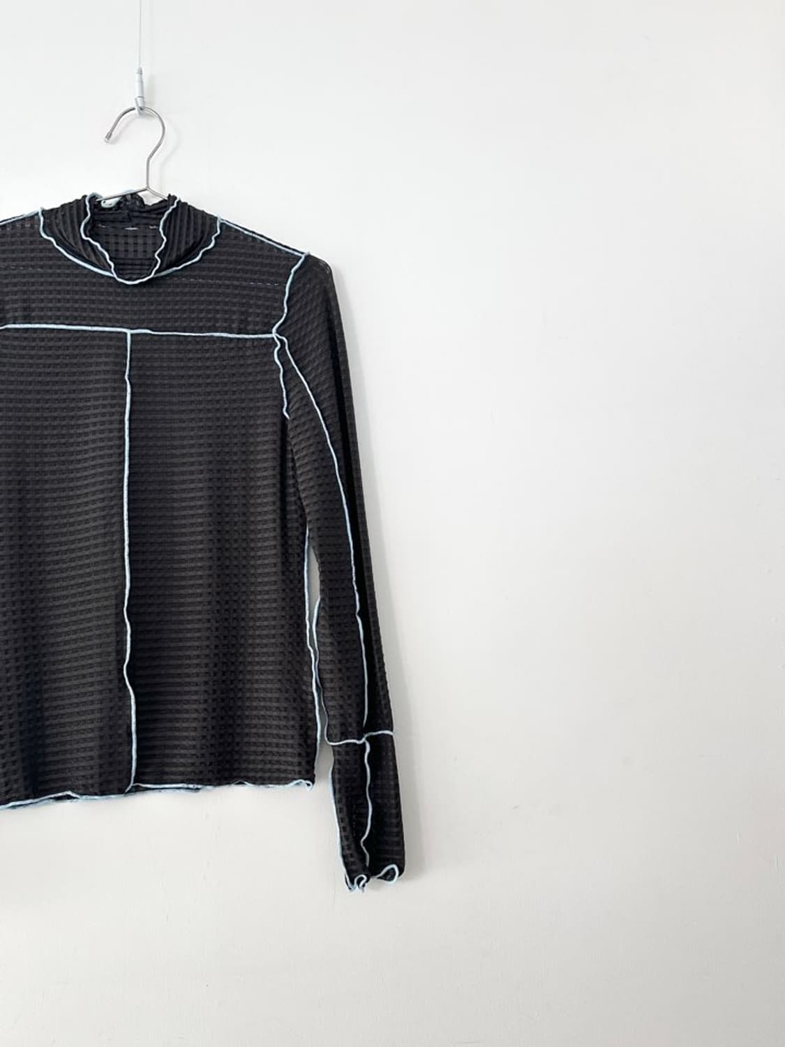 Check high neck trimming top / charcoal 상품이미지2