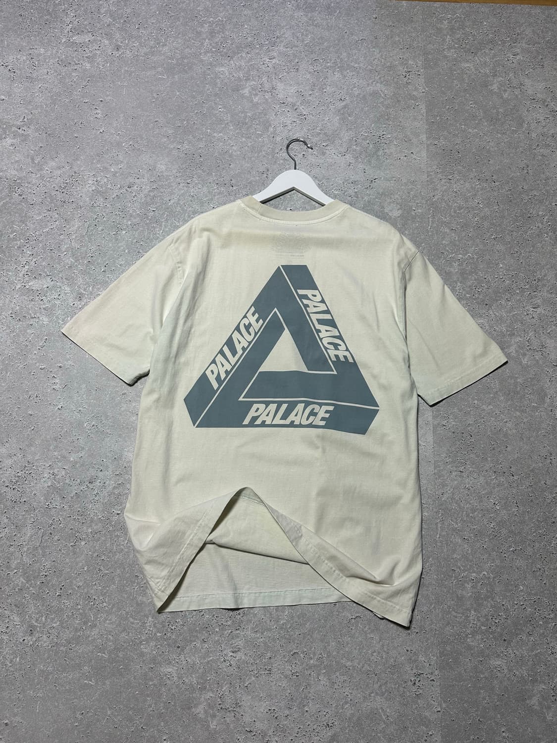 팔라스 빅로고 아이보리 반팔티 상품이미지1