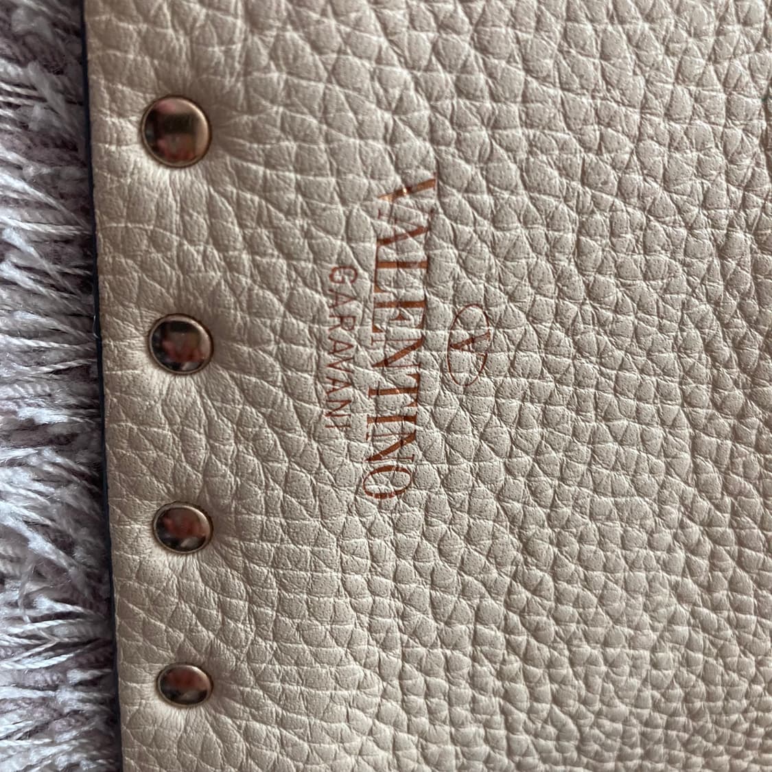 발렌티노 락스터드 클러치 아이보리  상품이미지9