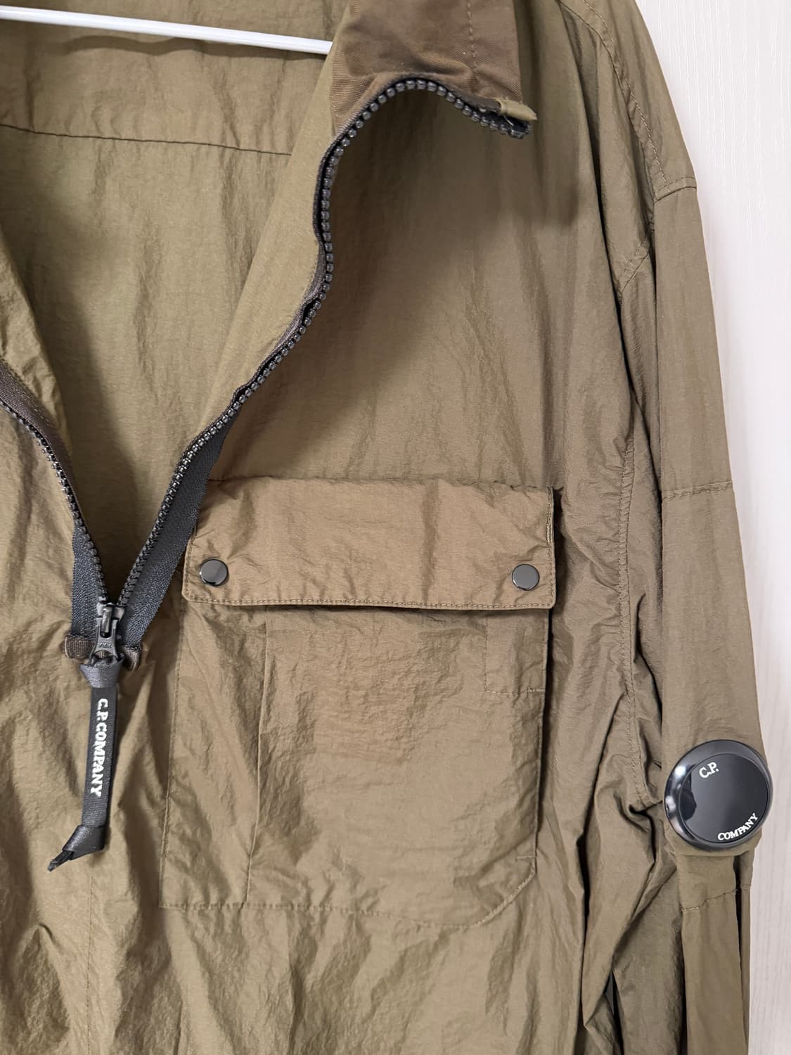 C.P. Company 카키색 셔츠형 바람막이 상품이미지2