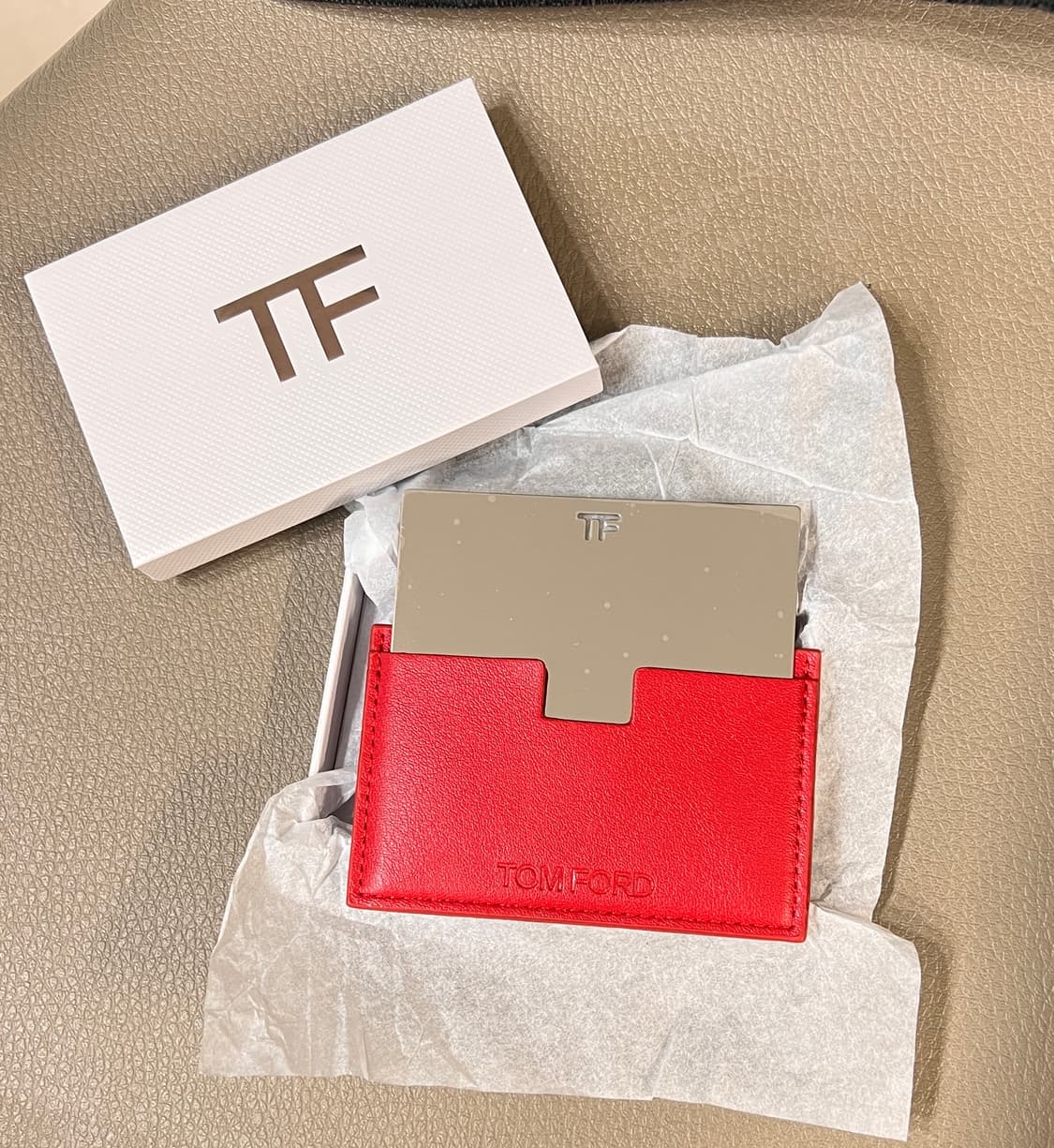 톰포드 거울+ 레드 카드지갑 세트 상품이미지3