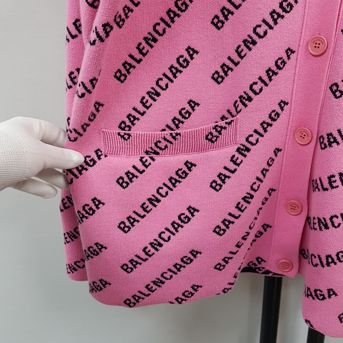 발렌시아가 올 오버 가디건 핑크 블랙 2사이즈  상품이미지4