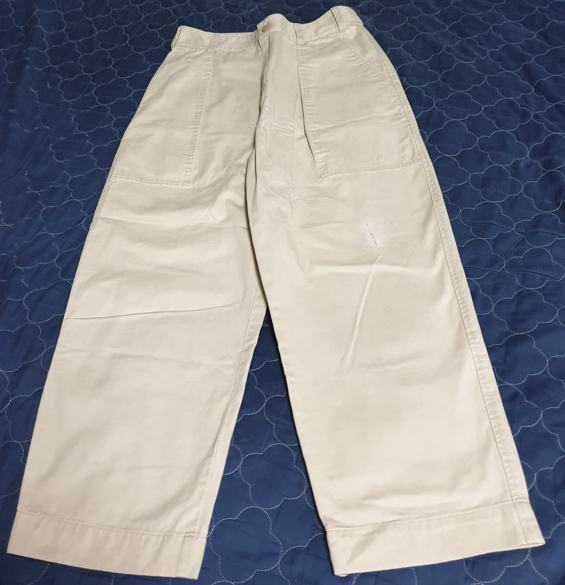 유니클로U 와이드 벨티드 버튼 치노팬츠 크림 (26) 상품이미지1