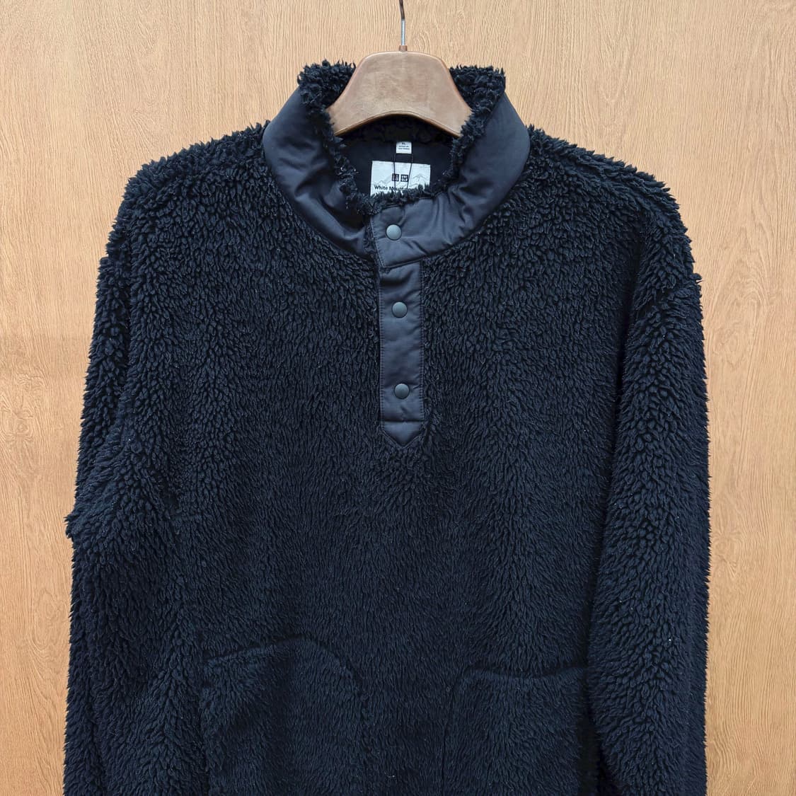 유니클로 하이넥 보아 플리스 풀오버 하프 스냅 버튼 포켓 디테일 블랙 상품이미지4