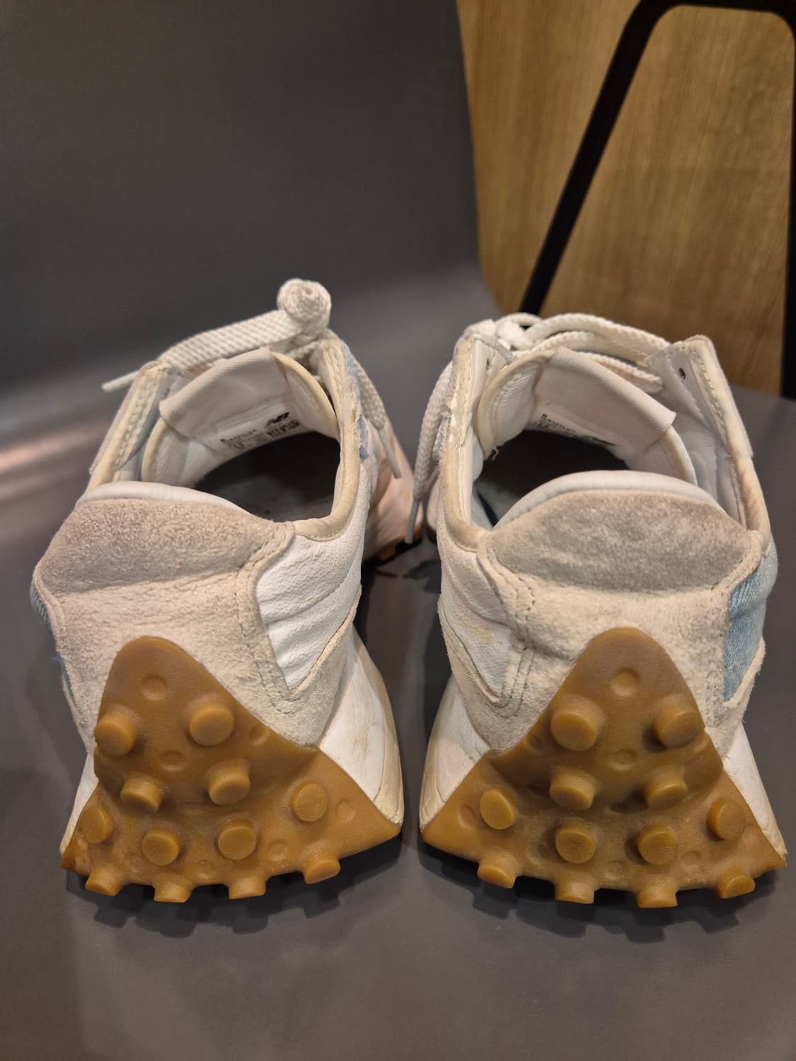 뉴발란스 리바이스 콜라보 스니커즈 245 판매합니다 상품이미지4