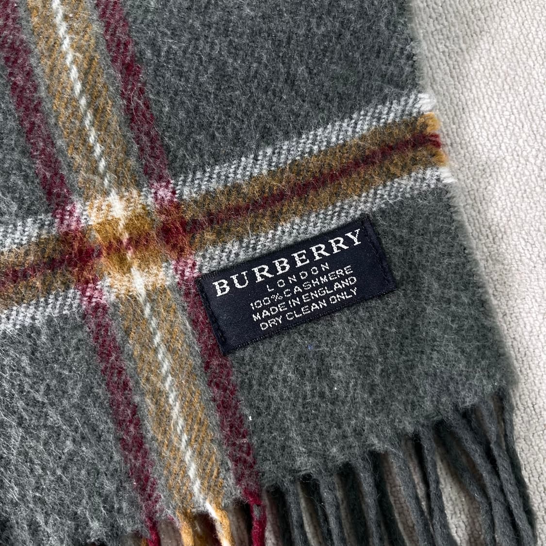 버버리 노바체크 캐시미어 차콜 머플러 상품이미지3