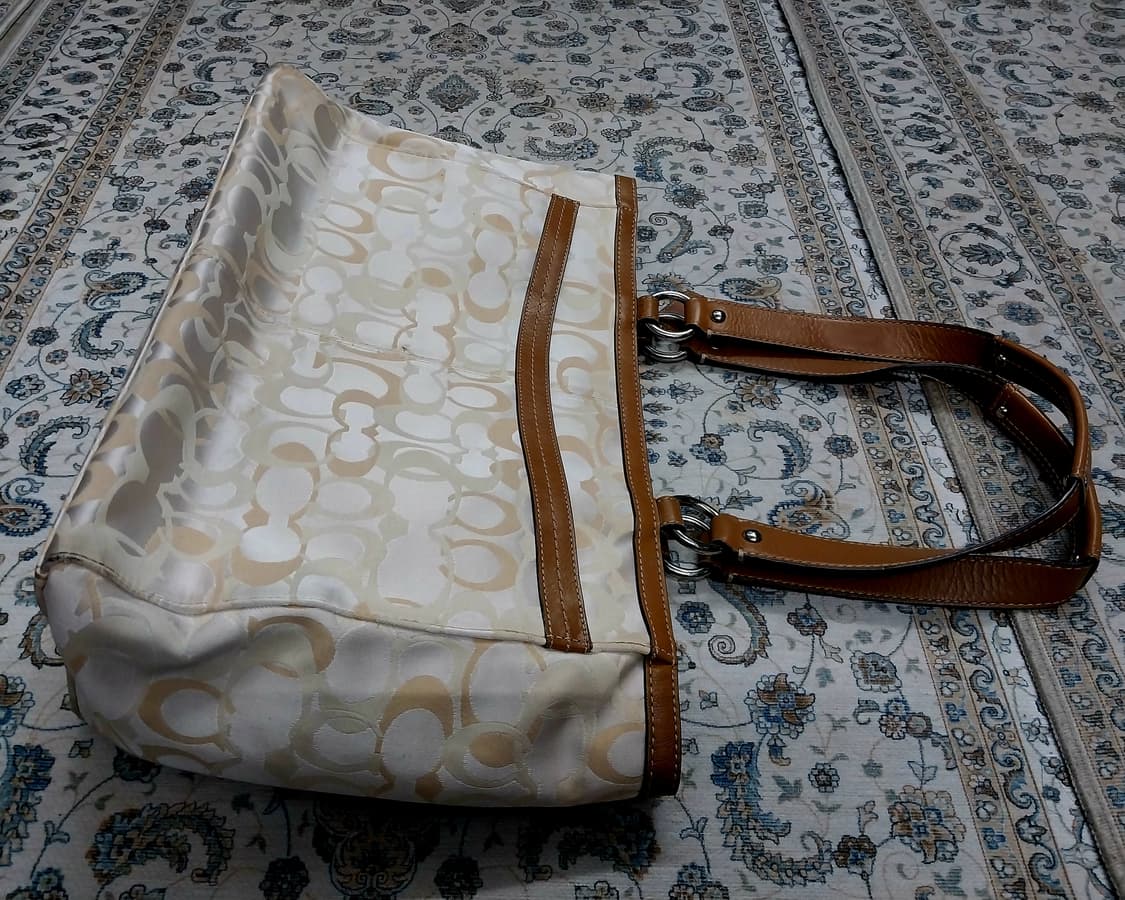 코치 시그니처 숄더백 아이보리 상품이미지4