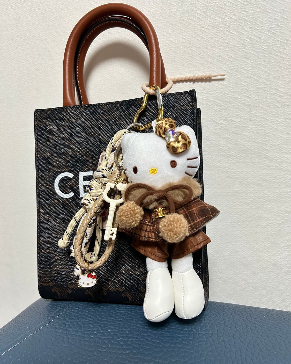 (13)롱다리키티 커스텀키링-💛 브라운 체크 & 레오파드 리본 상품이미지6